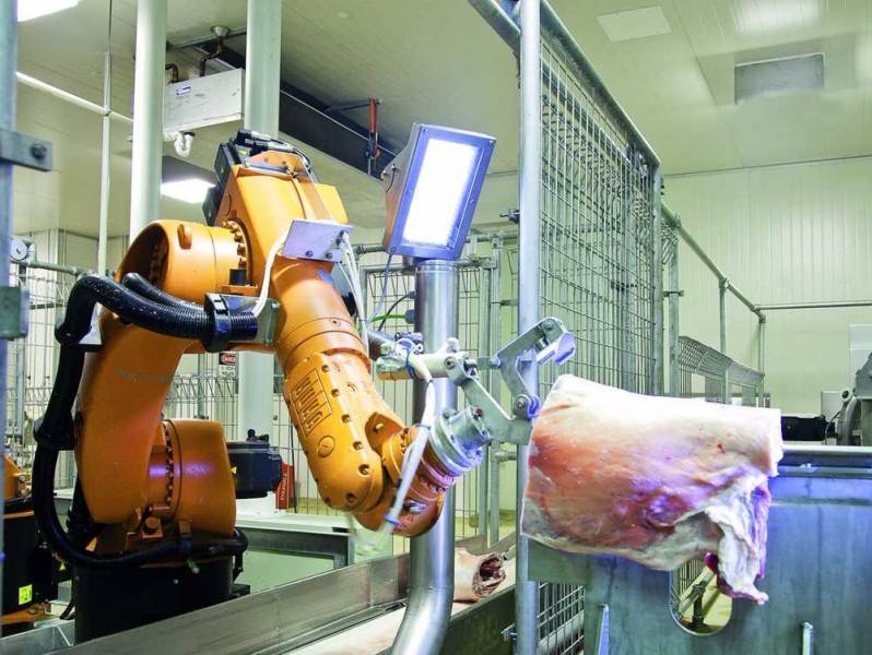 Вспышки коронавируса на мясокомбинатах вынуждают компании инвестировать в робототехнику