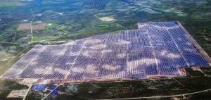 Град пошкодив фотобатареї ферми, що працювала на сонячній енергії 