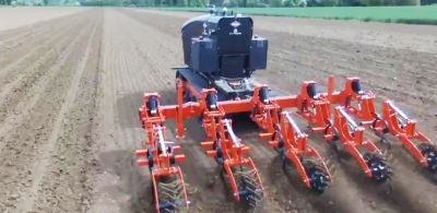Как французские роботы сами обрабатывают 30 га кукурузы