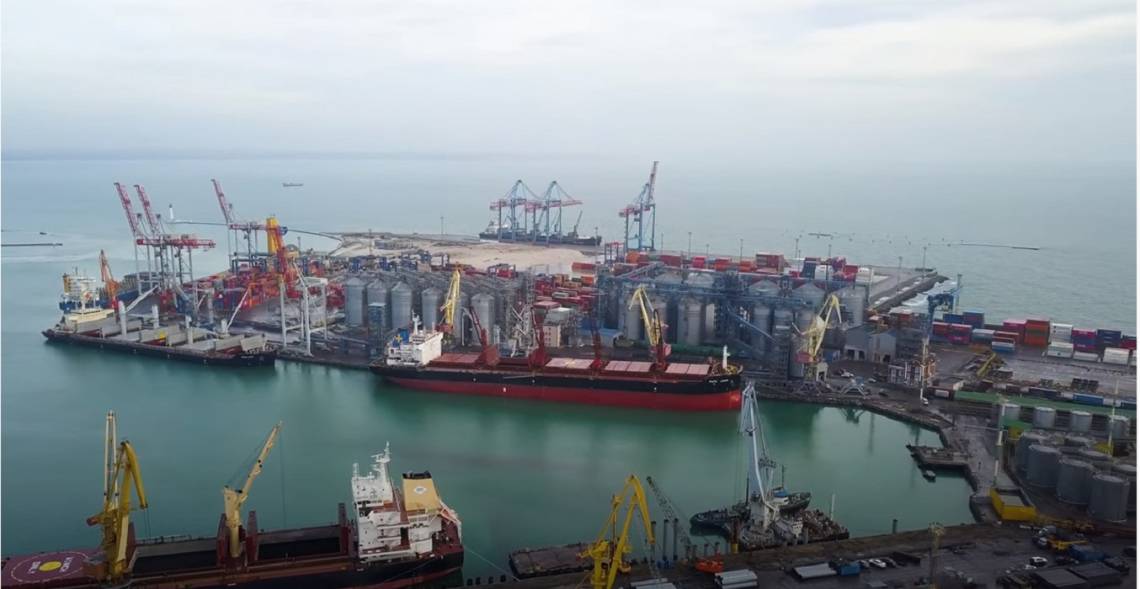 Відновлення морського експорту українського зерна: військово-морська операція чи послаблення санкцій?